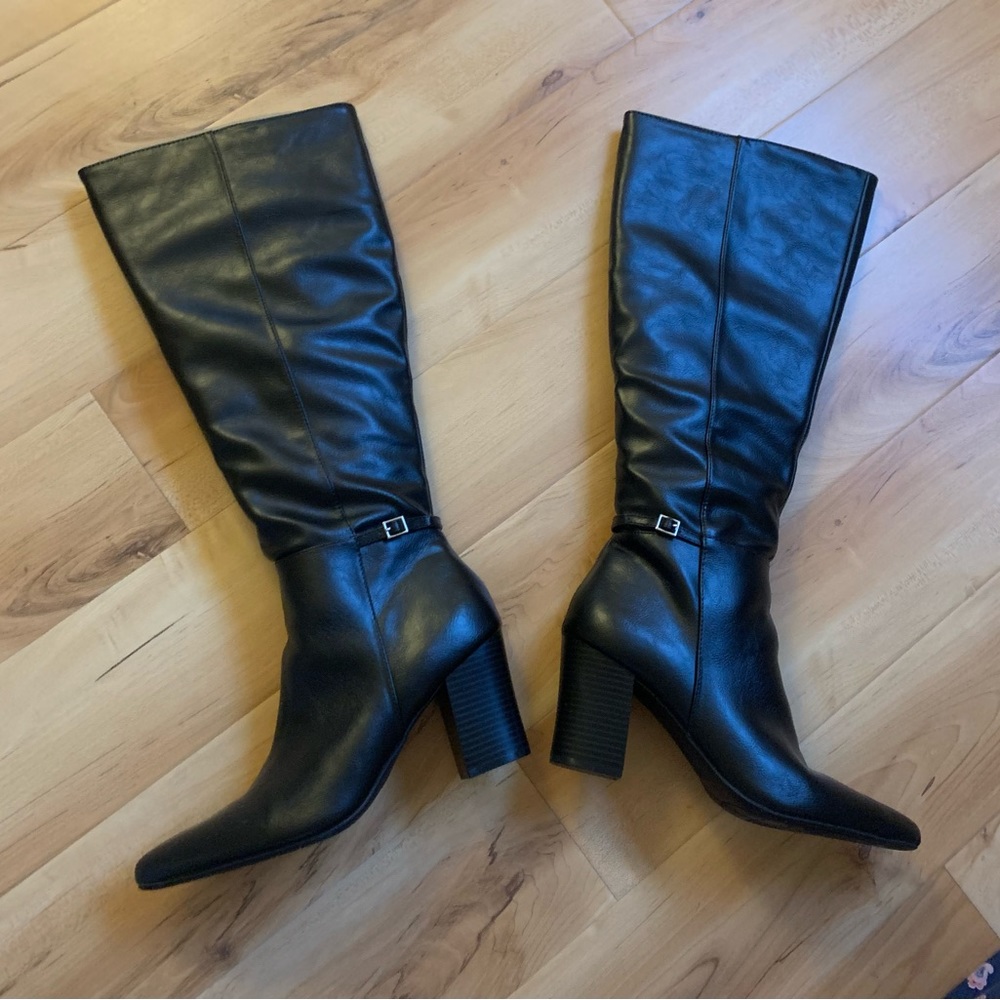 COPY - Knee-high black leather boots - wide calf